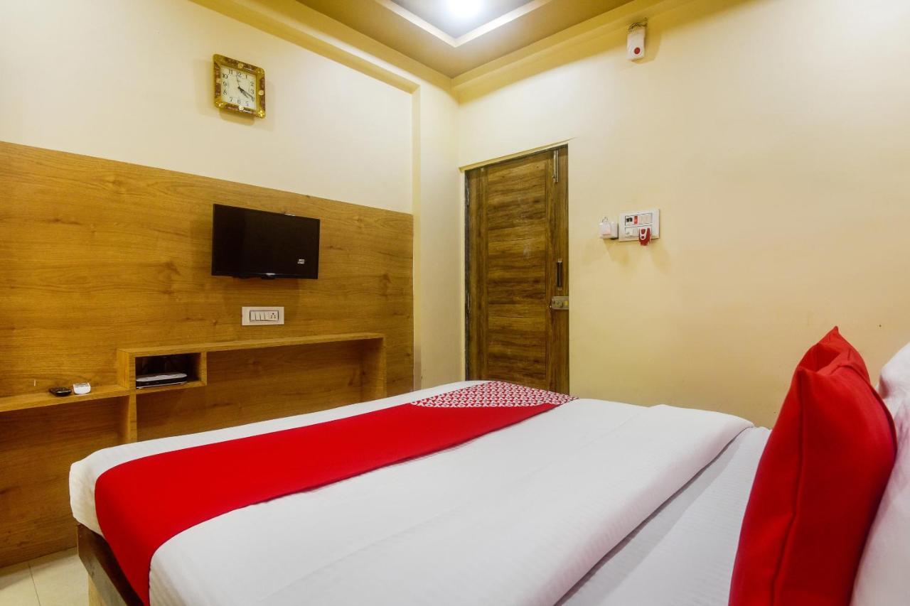 Oyo 60773 Ruchita Loadging & Boarding Hotel Bombay Exterior foto